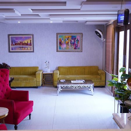 Hotel Avalon Suites Multan Extérieur photo