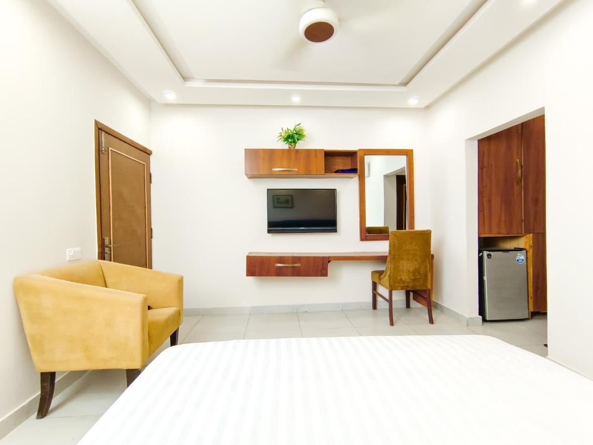 Hotel Avalon Suites Multan Extérieur photo