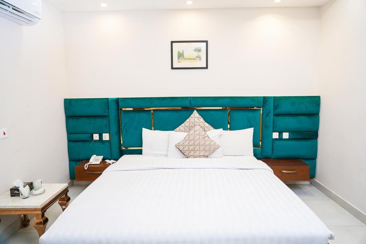 Hotel Avalon Suites Multan Extérieur photo