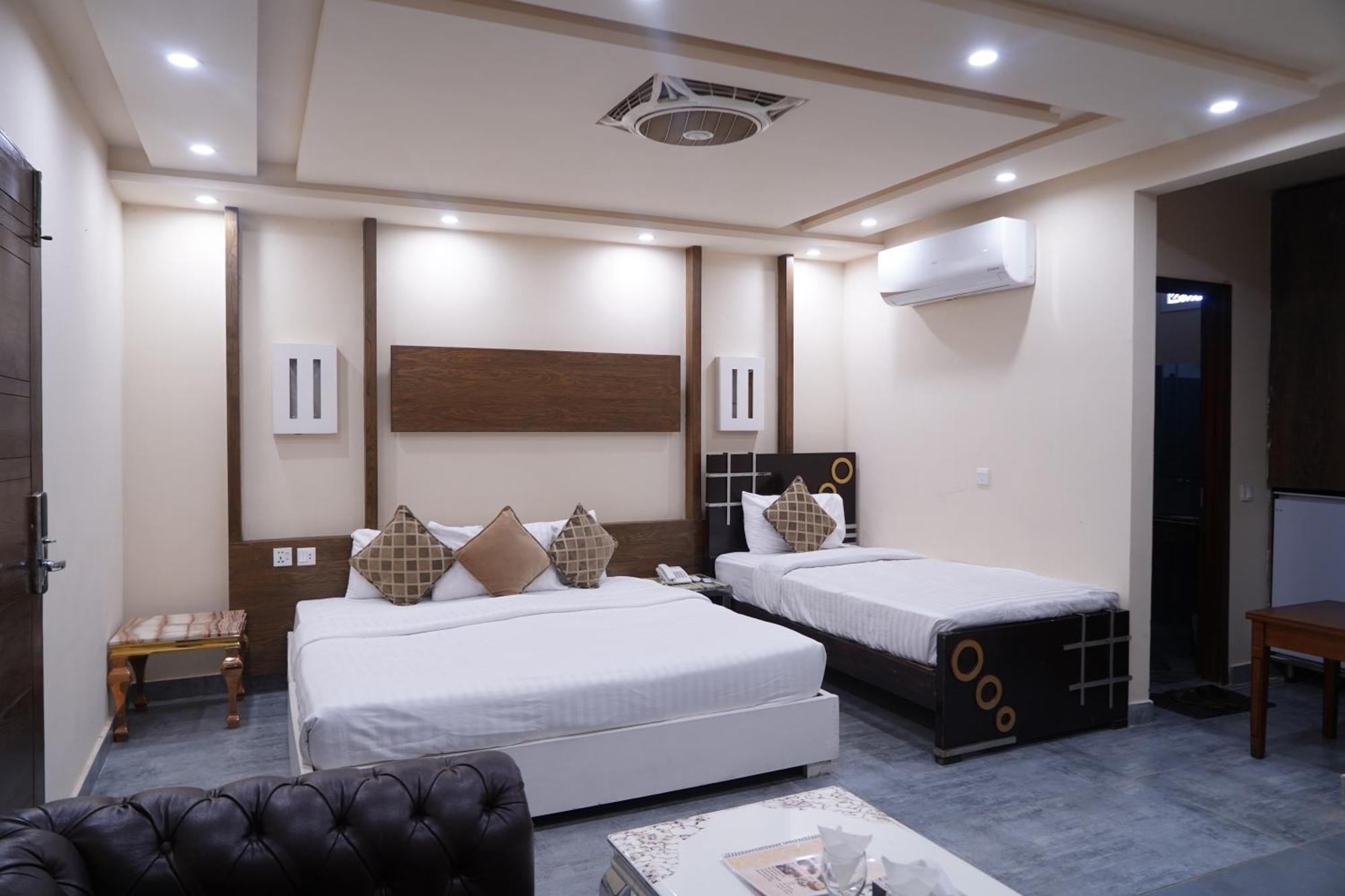 Hotel Avalon Suites Multan Extérieur photo