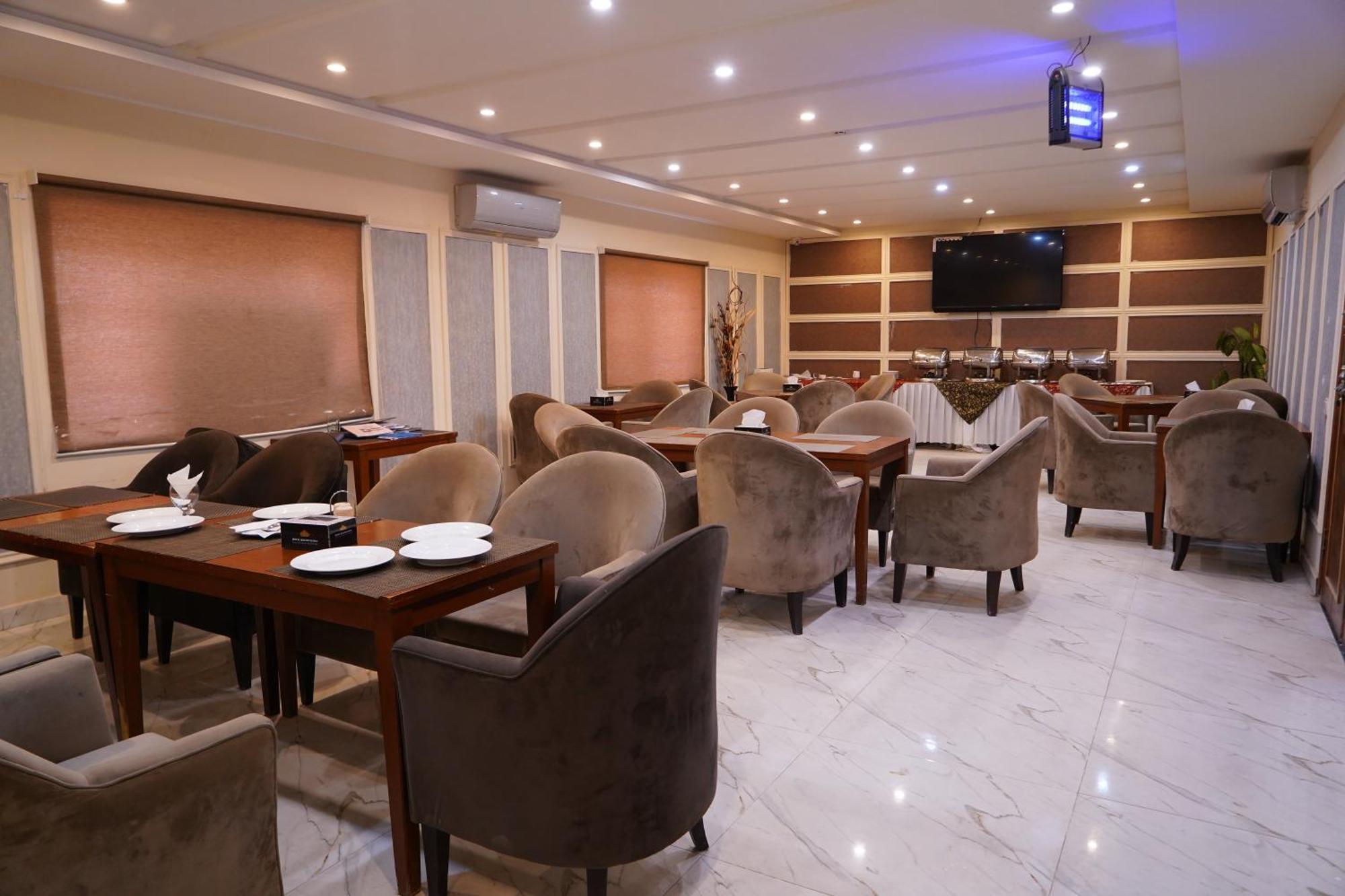 Hotel Avalon Suites Multan Extérieur photo