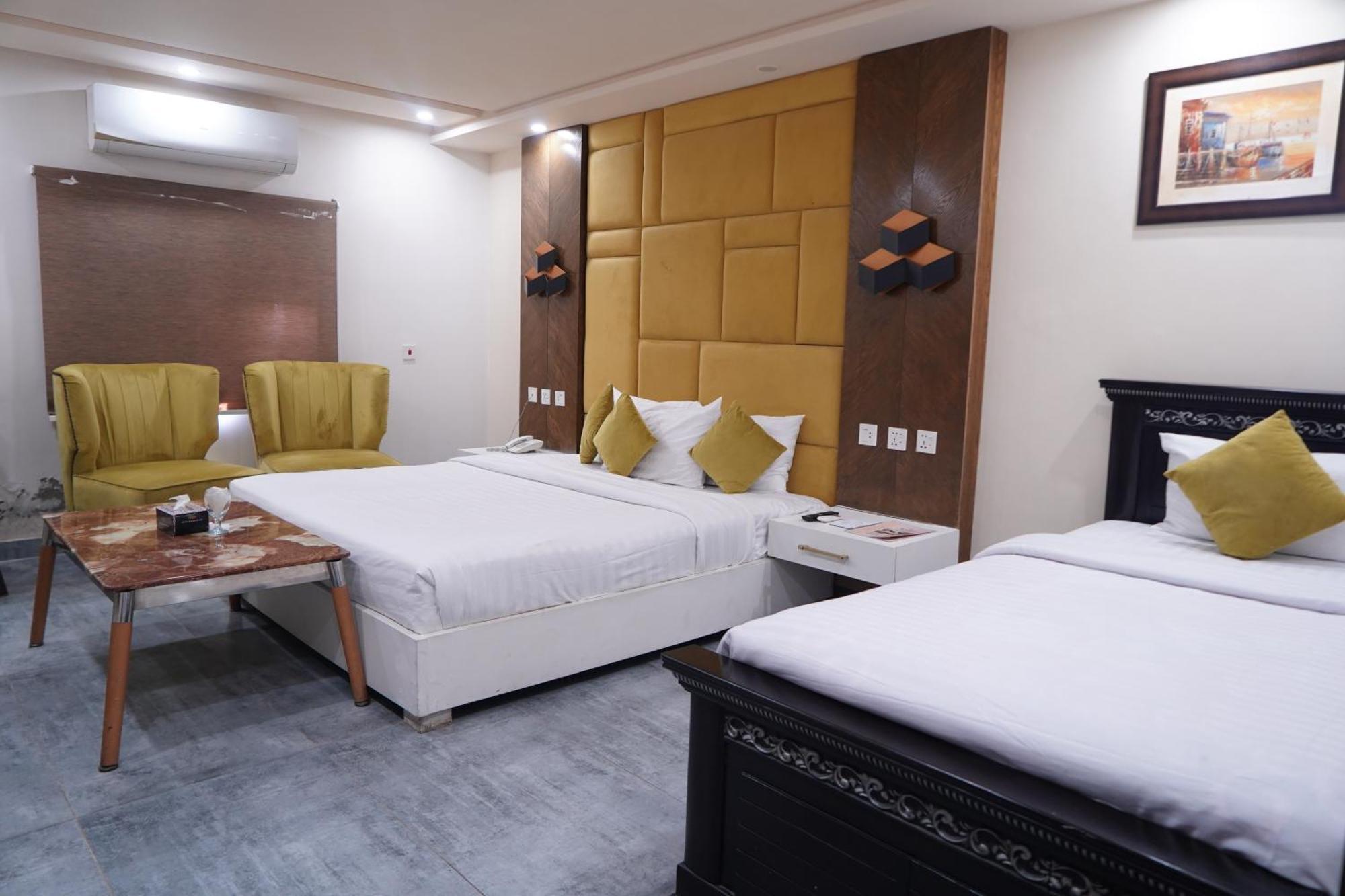 Hotel Avalon Suites Multan Extérieur photo