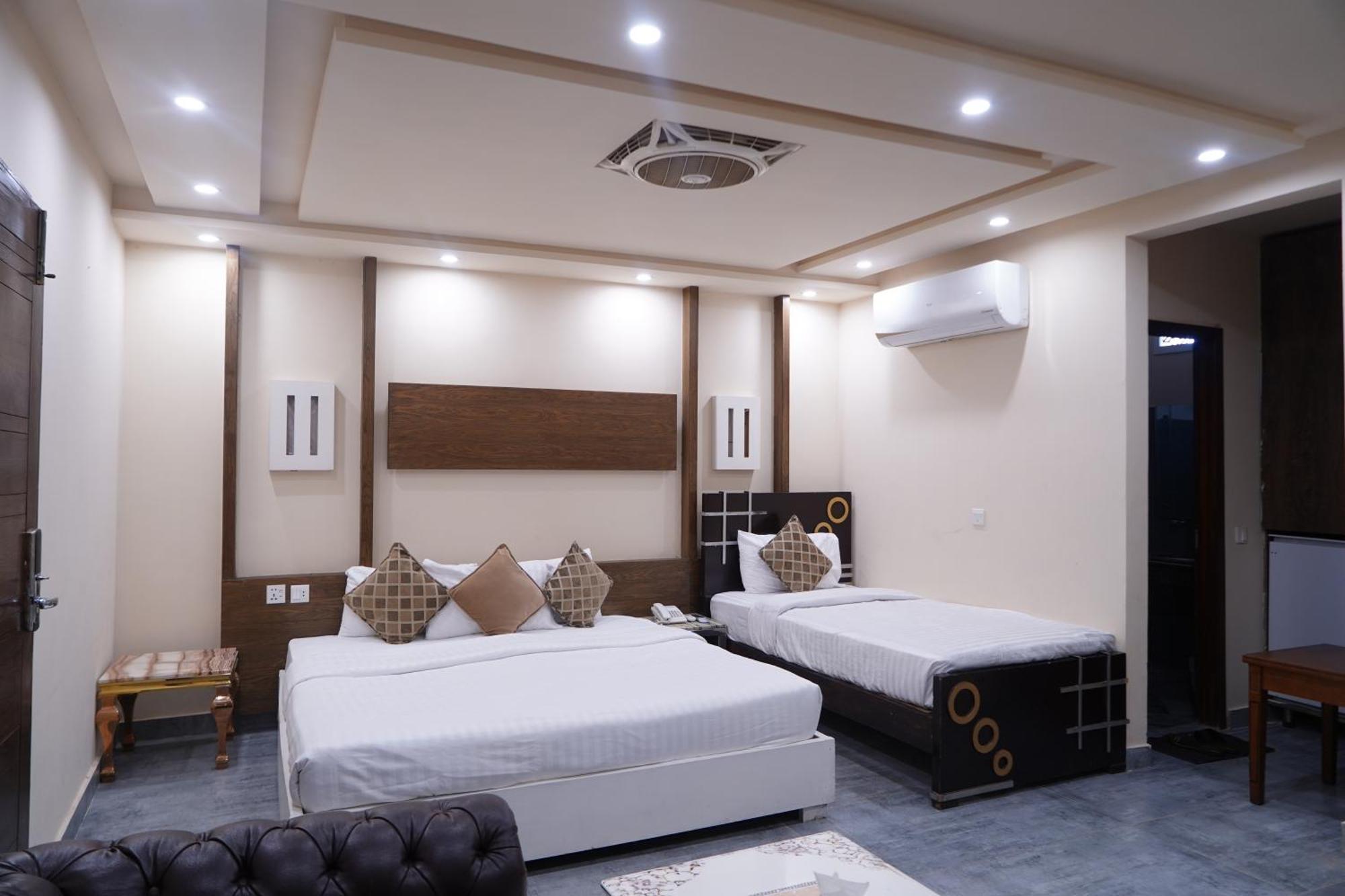 Hotel Avalon Suites Multan Extérieur photo