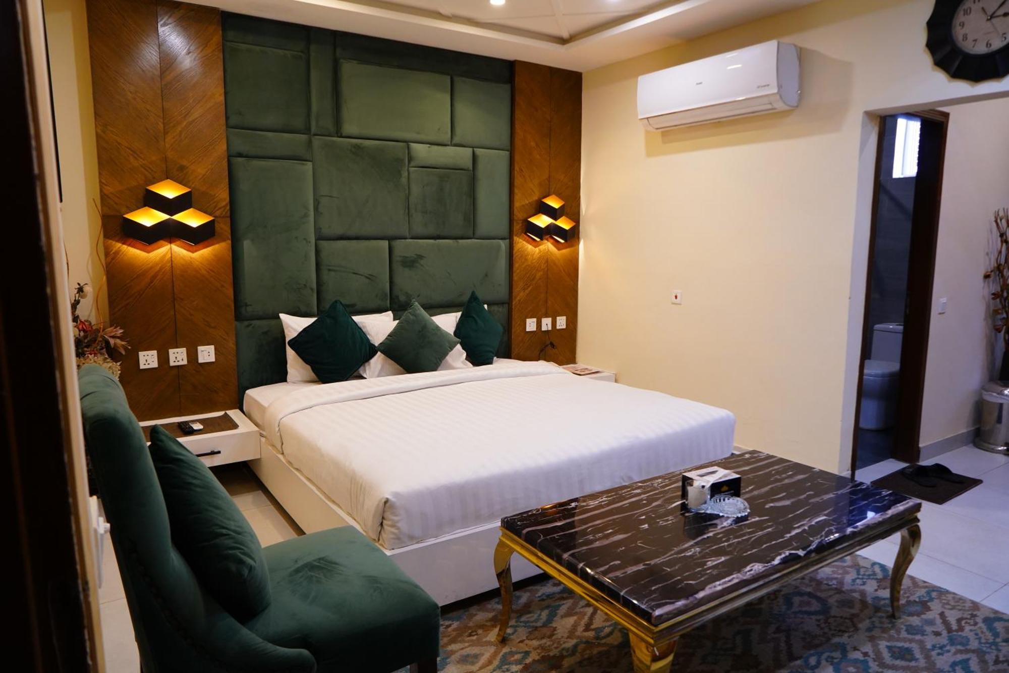 Hotel Avalon Suites Multan Extérieur photo
