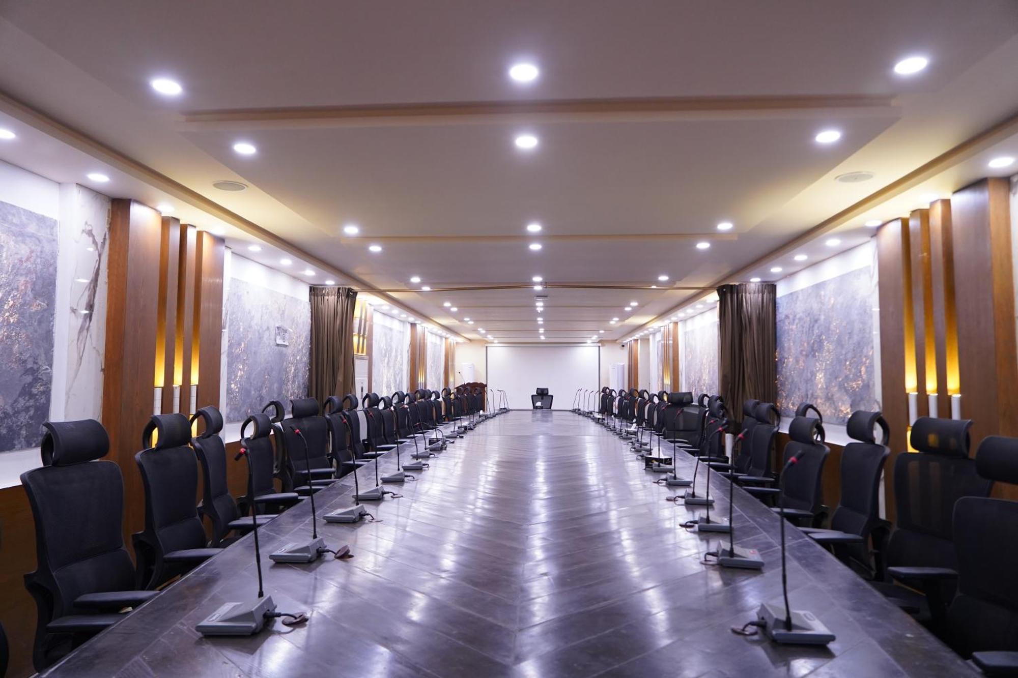 Hotel Avalon Suites Multan Extérieur photo