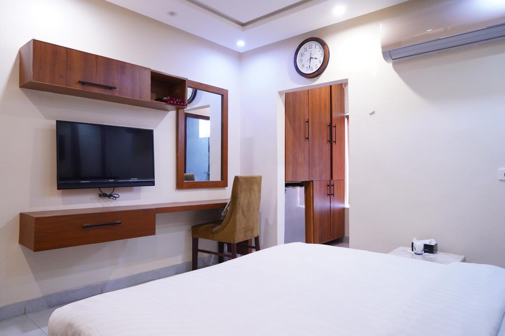 Hotel Avalon Suites Multan Extérieur photo