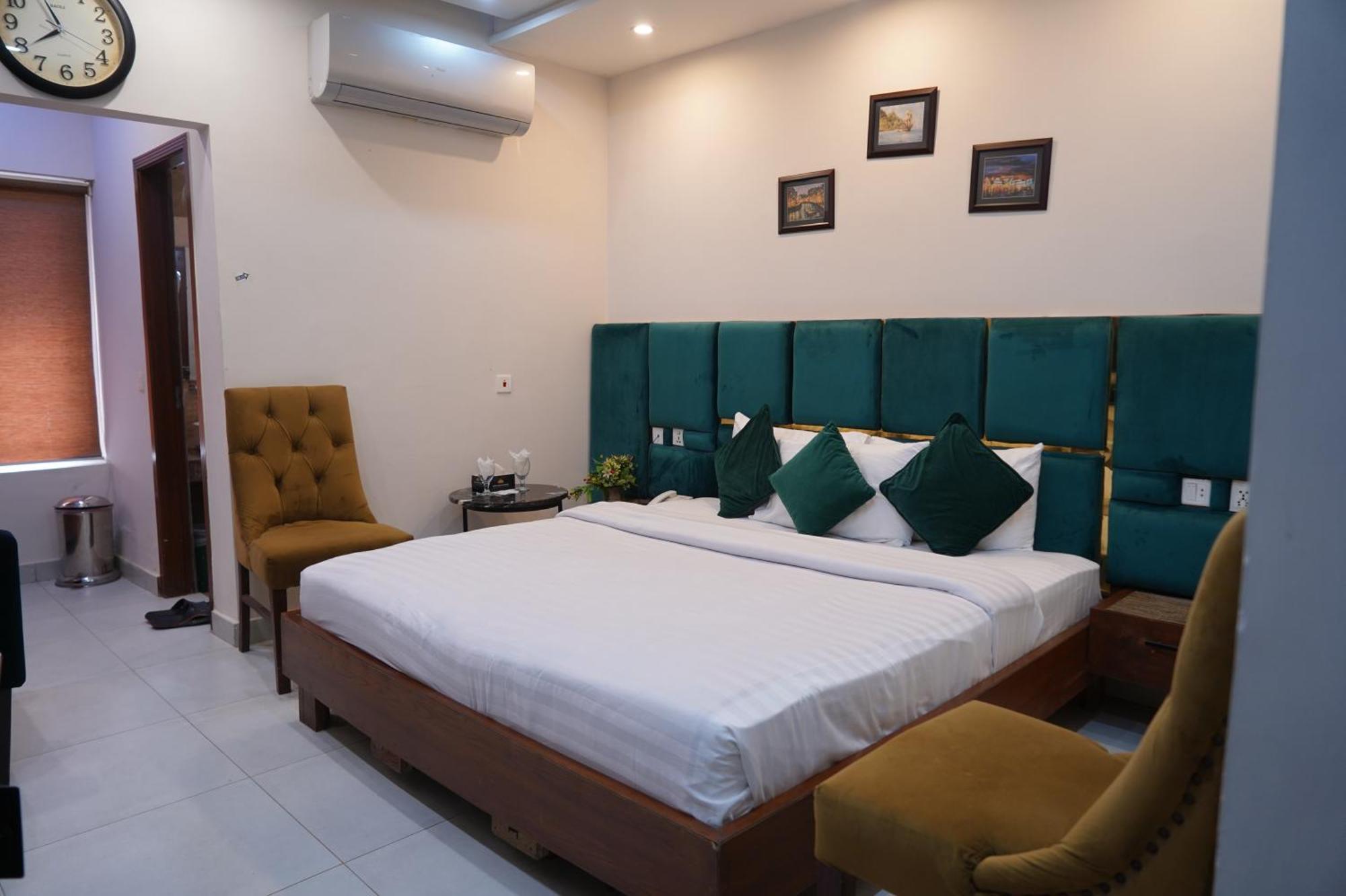 Hotel Avalon Suites Multan Extérieur photo