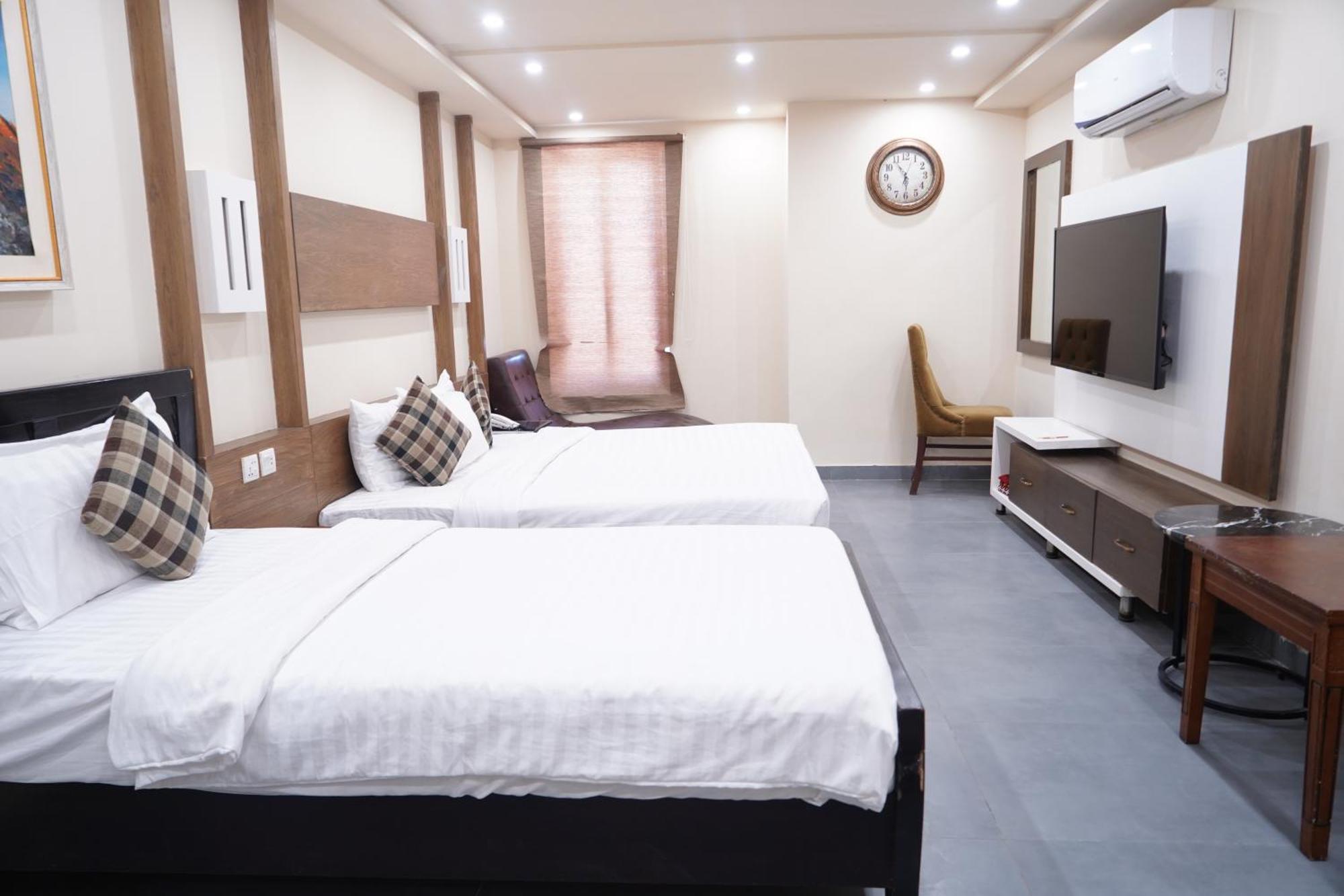 Hotel Avalon Suites Multan Extérieur photo