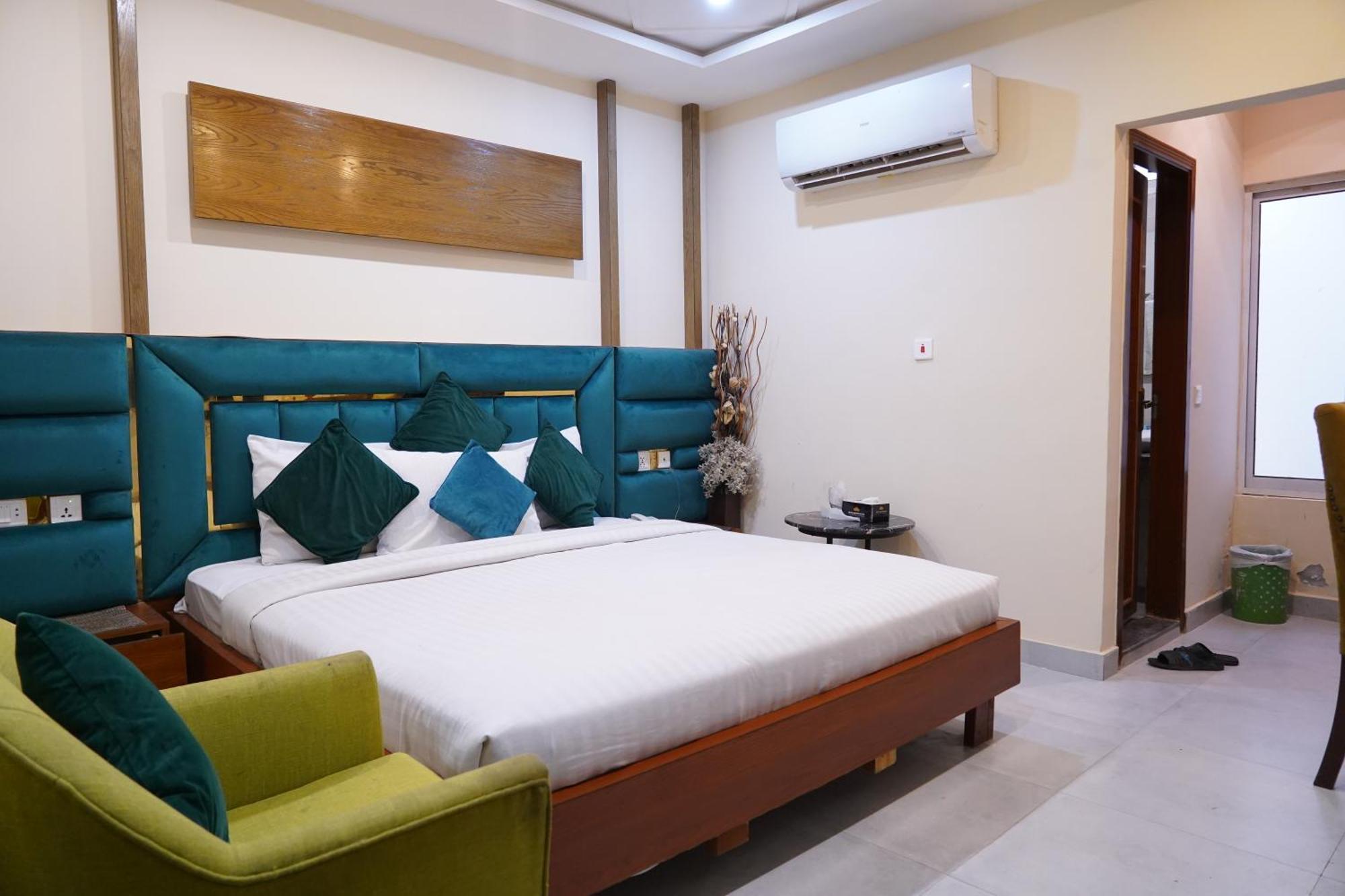 Hotel Avalon Suites Multan Extérieur photo