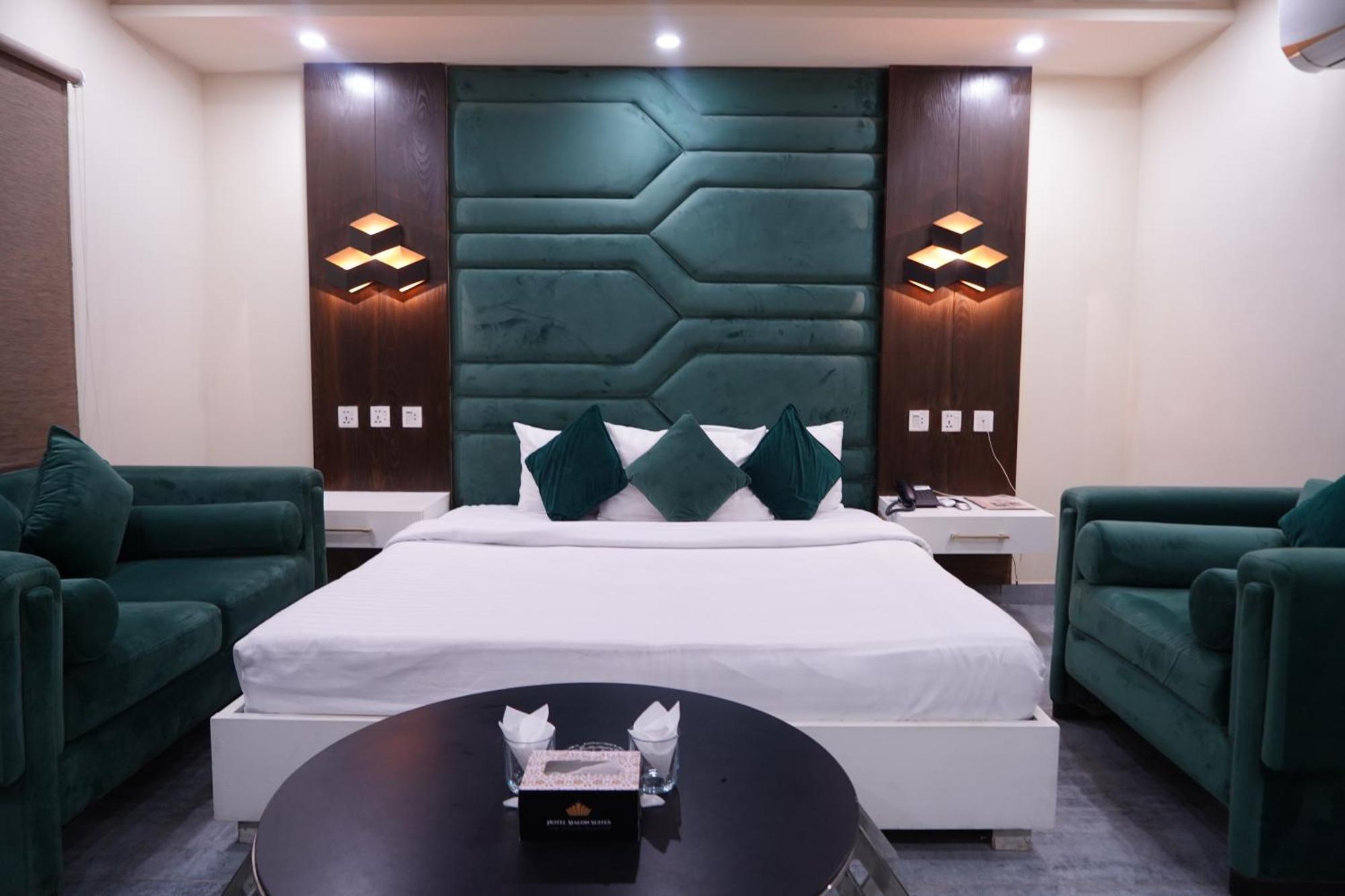 Hotel Avalon Suites Multan Extérieur photo