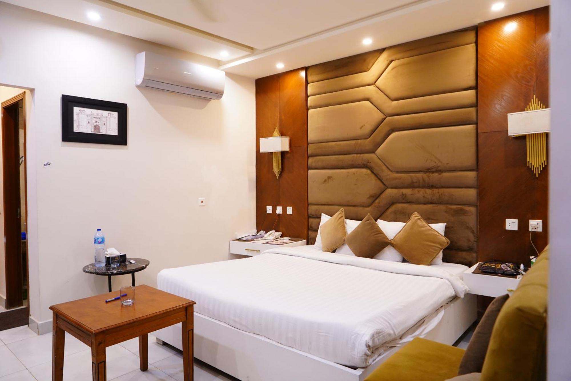 Hotel Avalon Suites Multan Extérieur photo