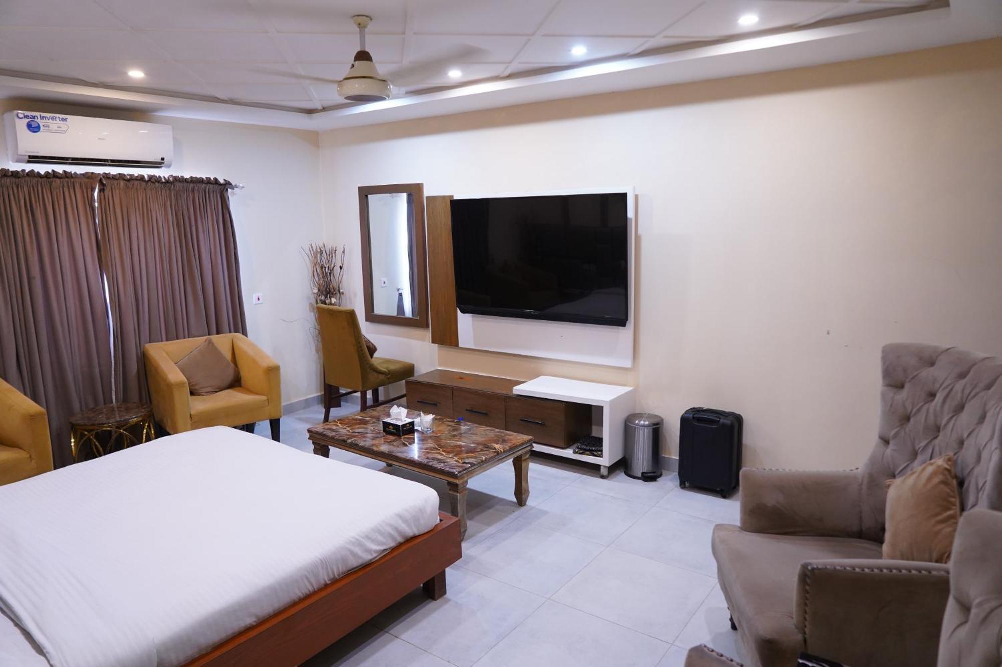 Hotel Avalon Suites Multan Extérieur photo