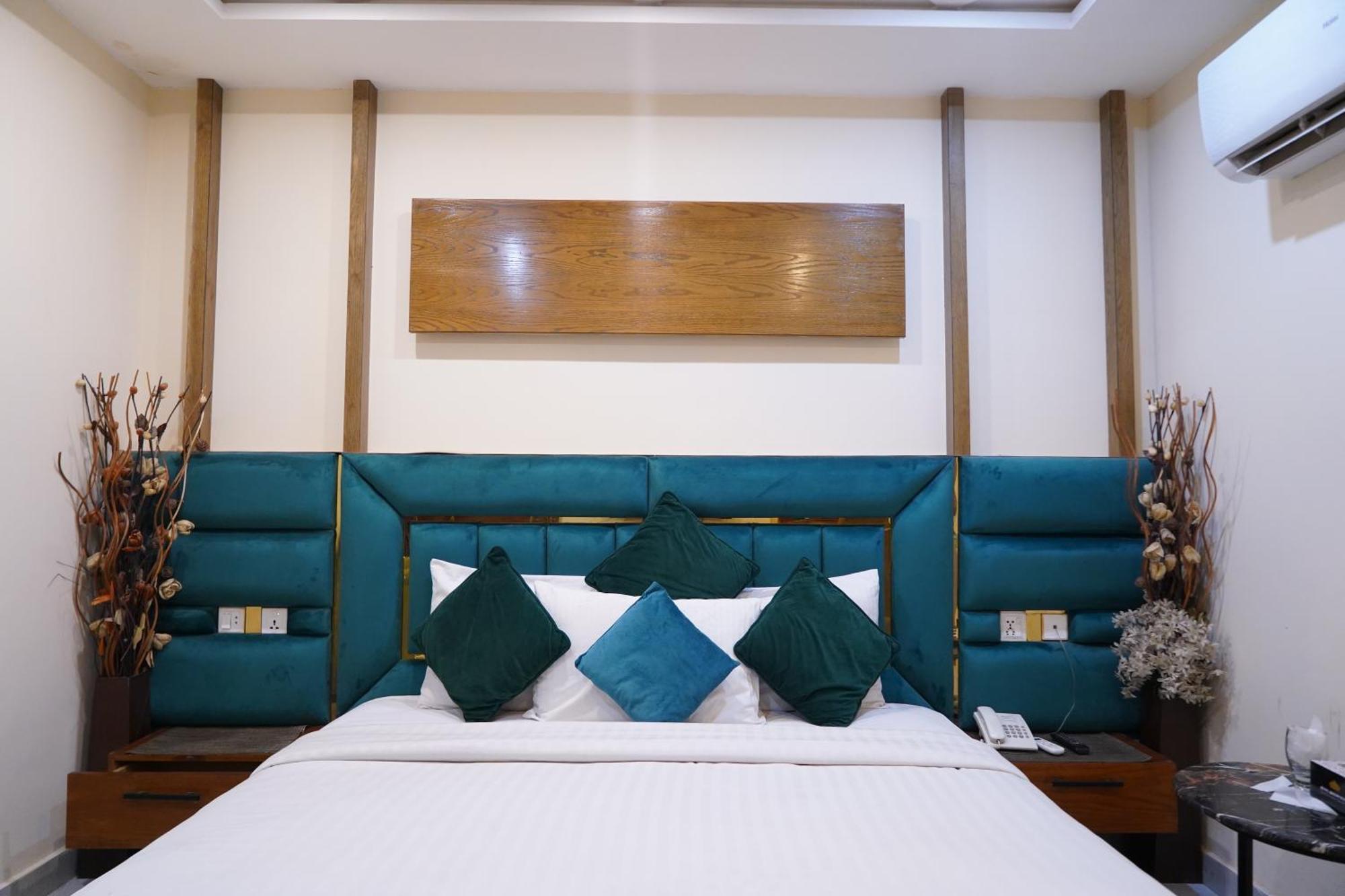 Hotel Avalon Suites Multan Extérieur photo