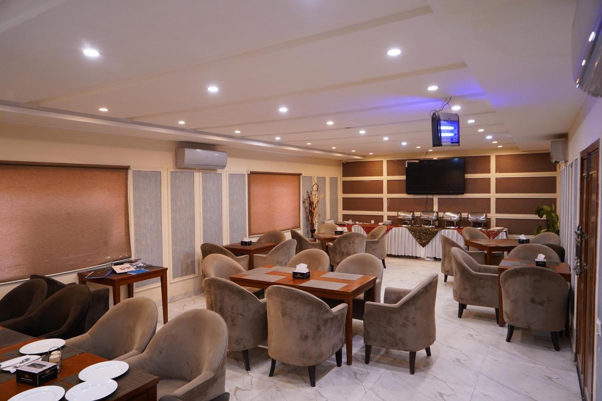 Hotel Avalon Suites Multan Extérieur photo