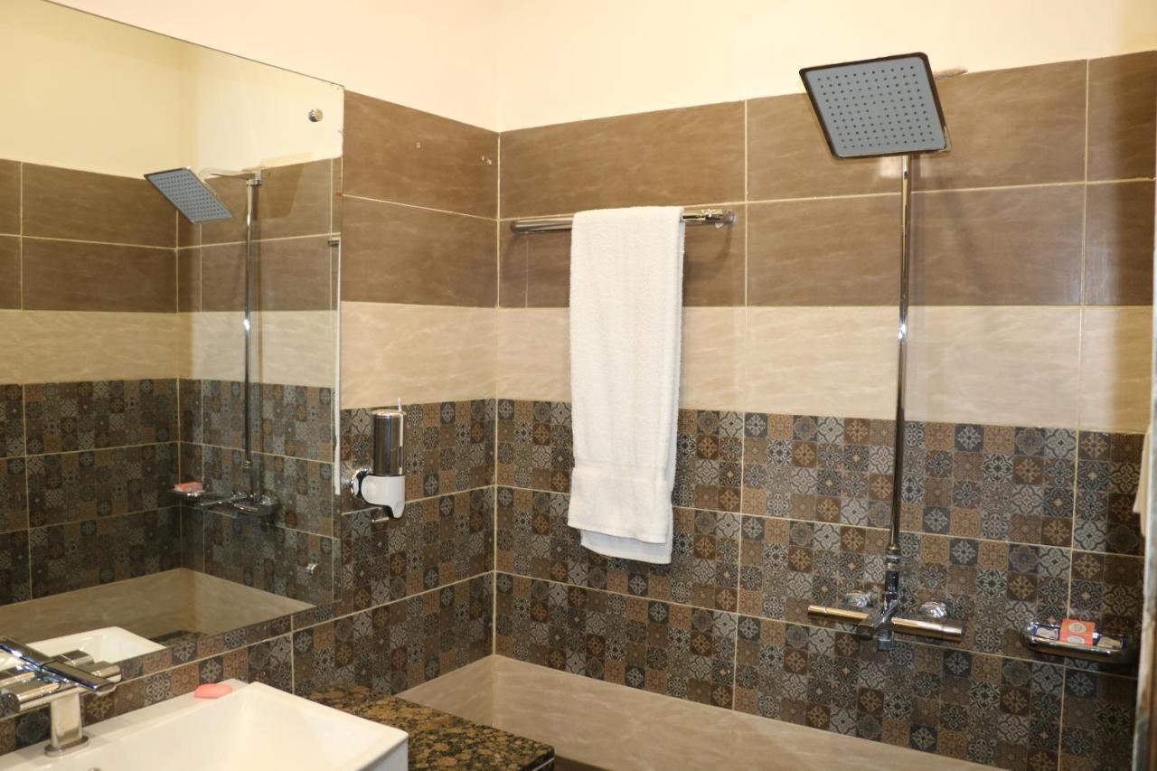 Hotel Avalon Suites Multan Extérieur photo