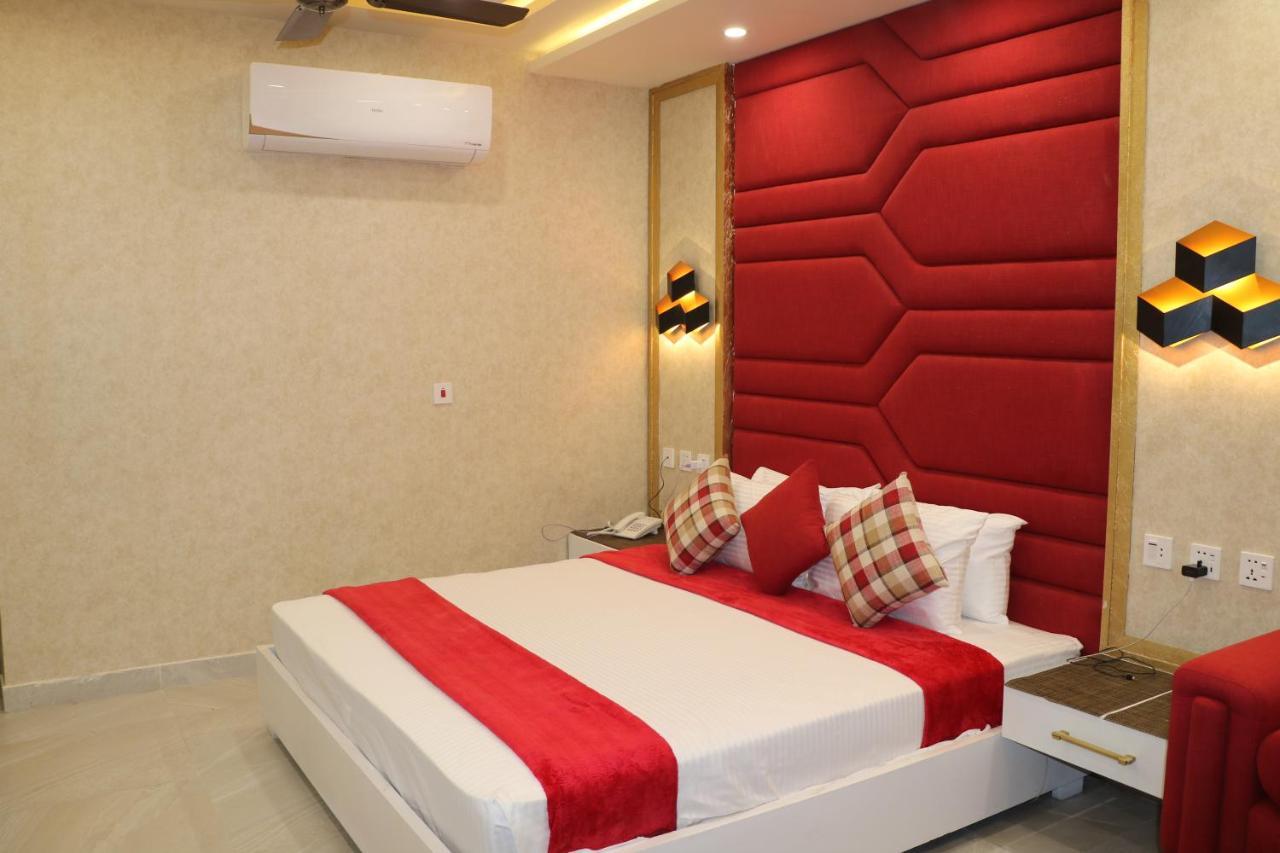 Hotel Avalon Suites Multan Extérieur photo