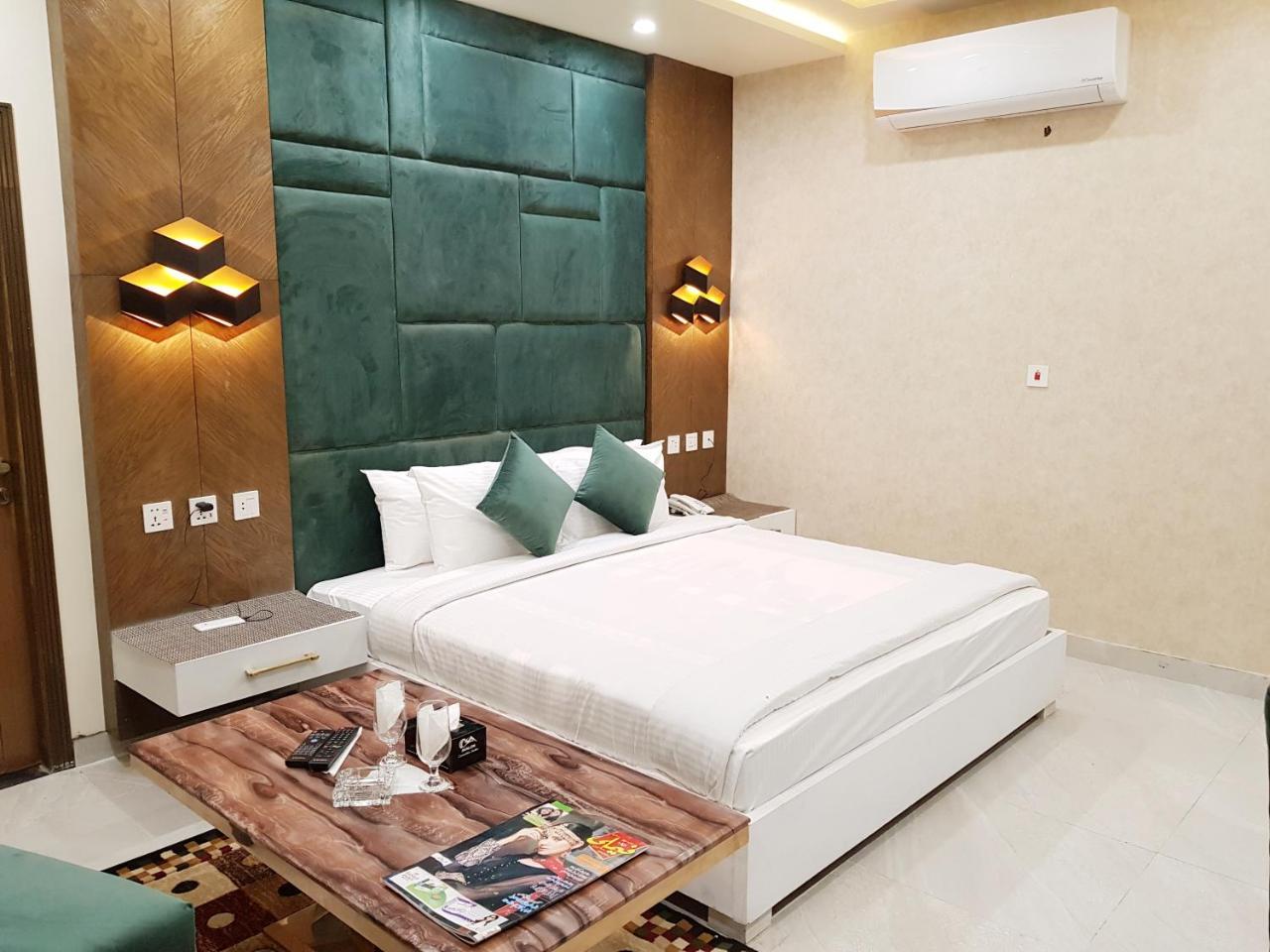Hotel Avalon Suites Multan Extérieur photo