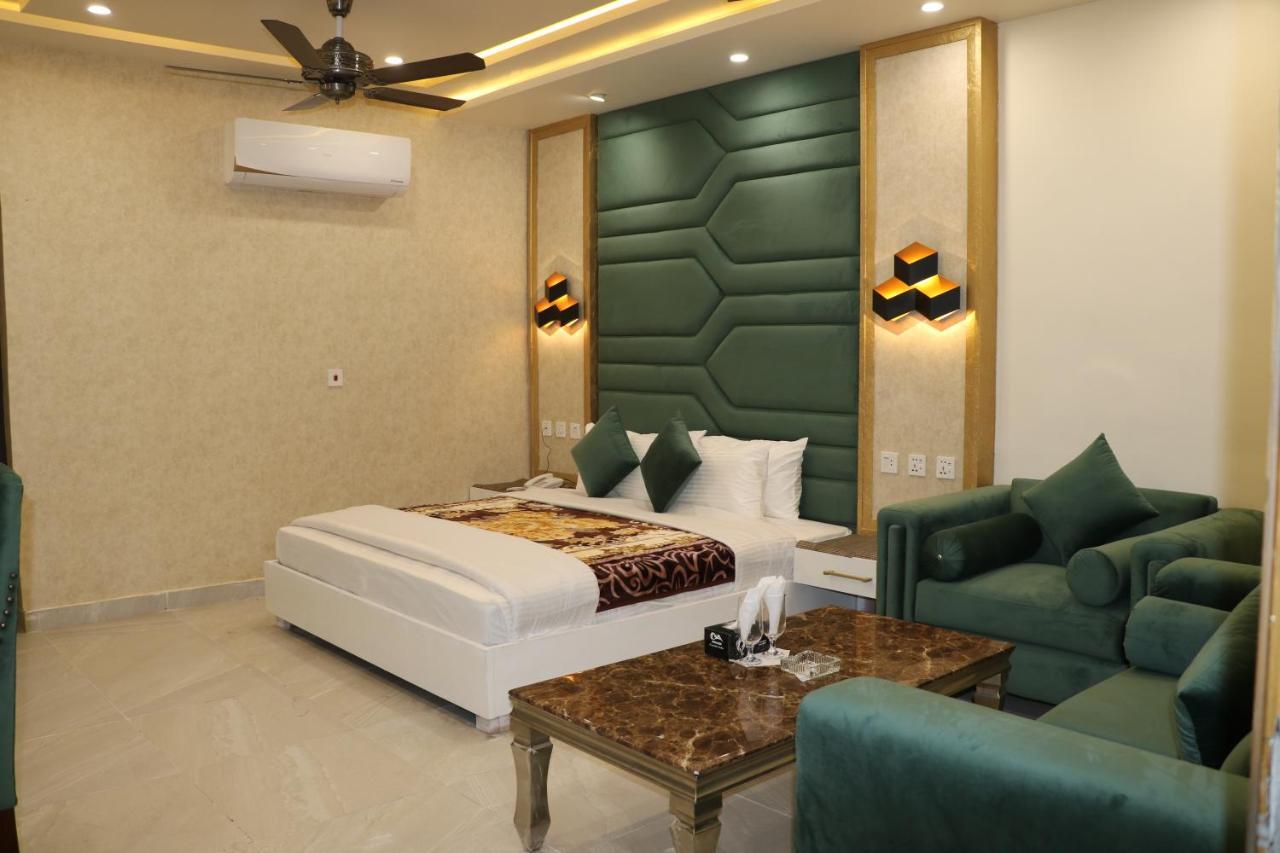 Hotel Avalon Suites Multan Extérieur photo