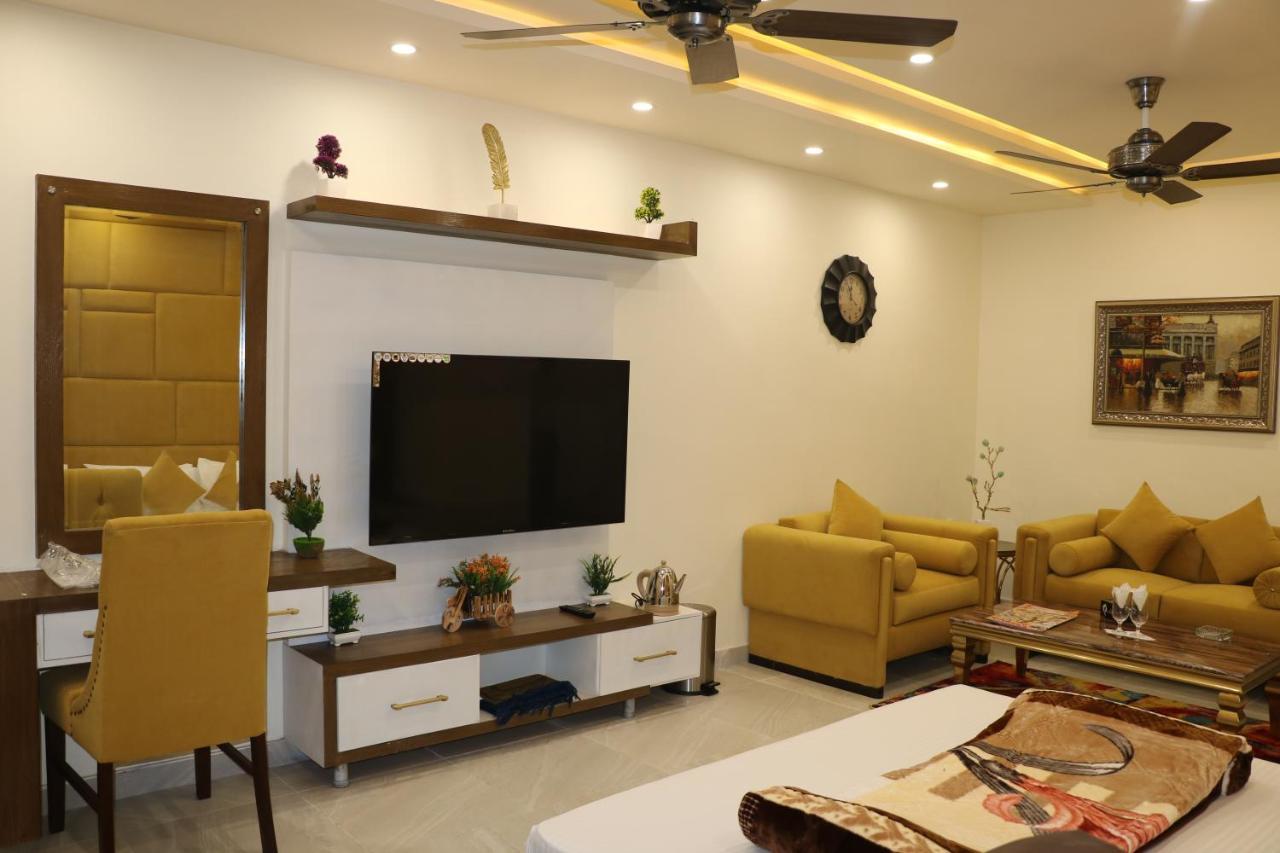 Hotel Avalon Suites Multan Extérieur photo