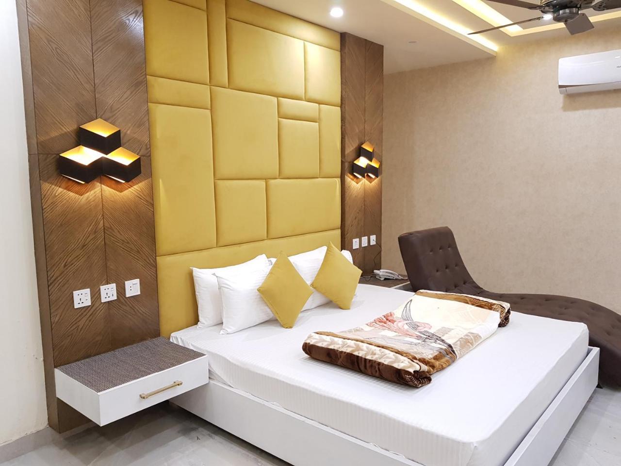 Hotel Avalon Suites Multan Extérieur photo